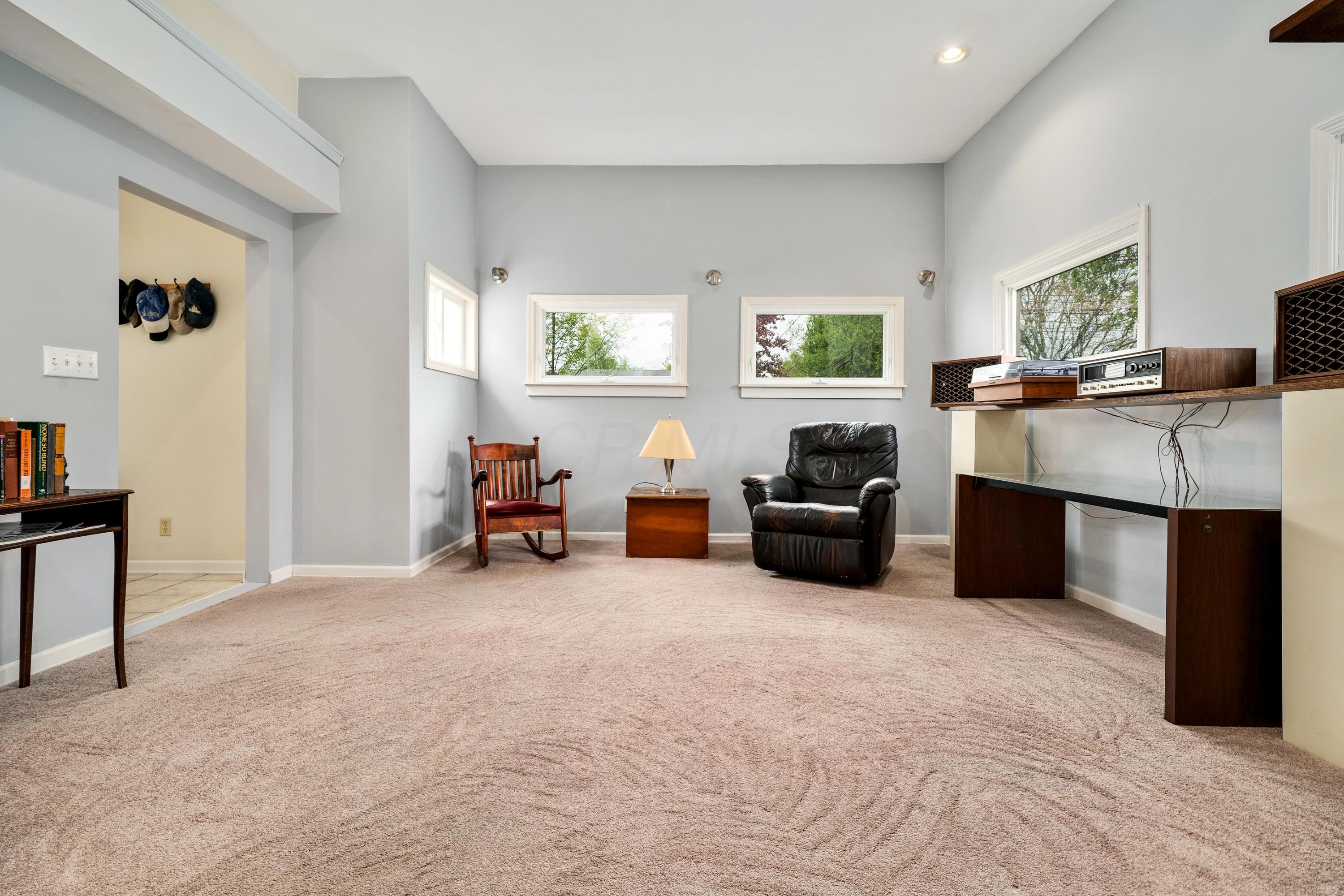 2467 Shrewsbury Road Columbus, OH 43221 - Photo 10 of 31