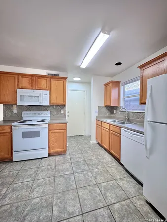 $1,750 | 6038 Woodway Court, San Antonio, TX 78249