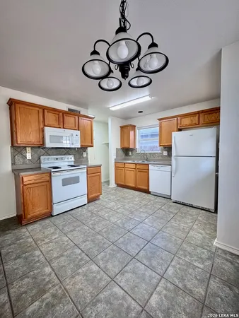 $1,750 | 6038 Woodway Court, San Antonio, TX 78249