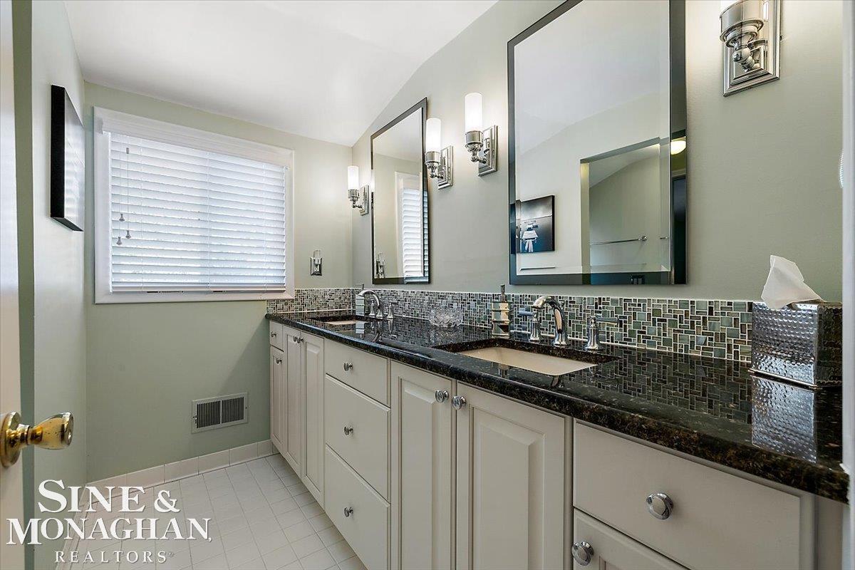 1221 North Renaud Road Grosse Pointe Woods, MI 48236 - Photo 33 of 54