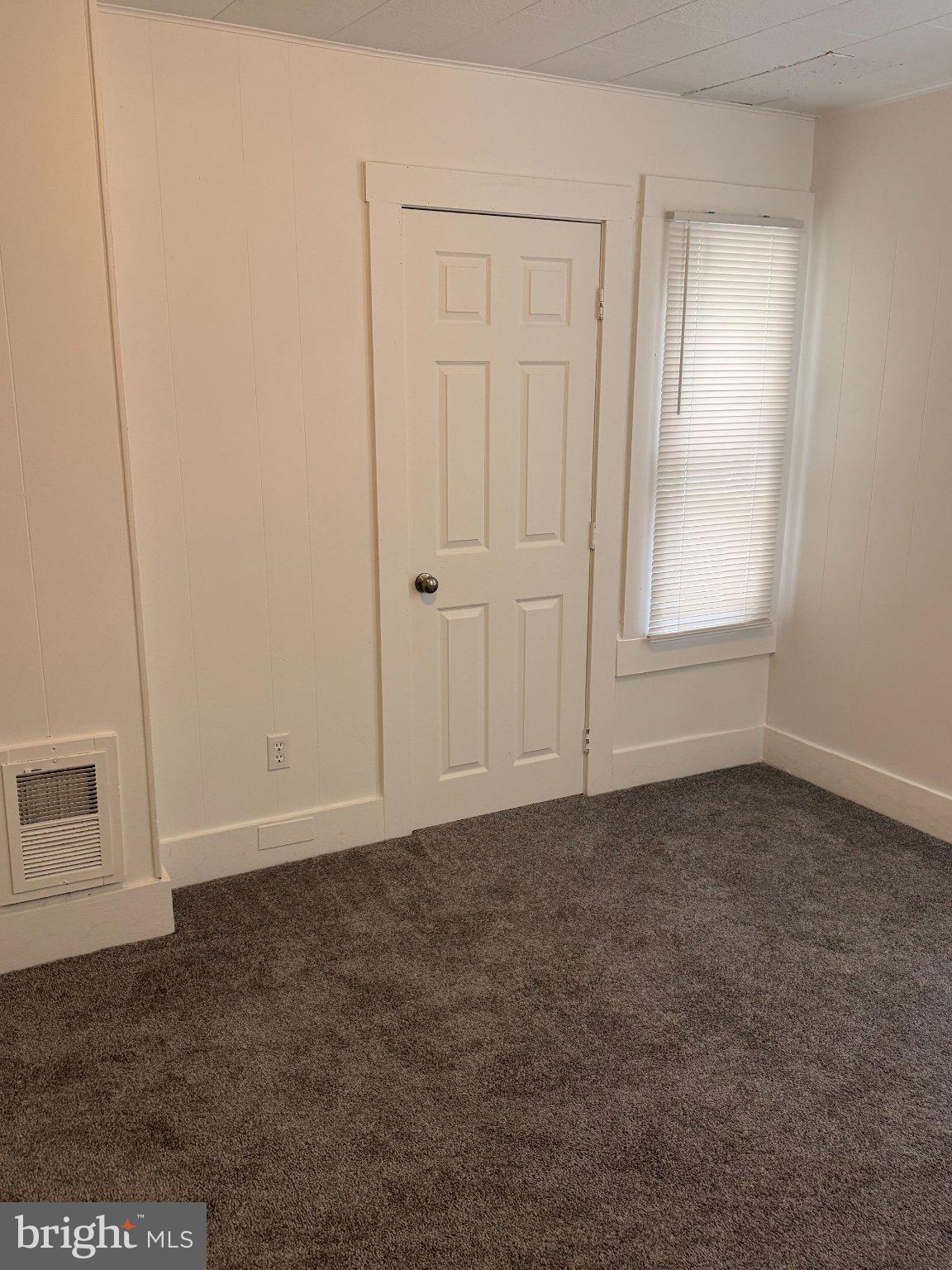 176 Griffith Street Salem, NJ 08079 - Photo 12 of 36 Cozy room with natural light.