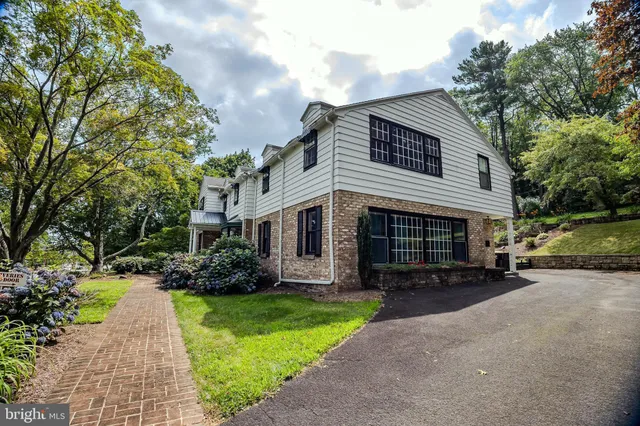 $674,900 | 1621 Howard Avenue, Pottsville, PA 17901