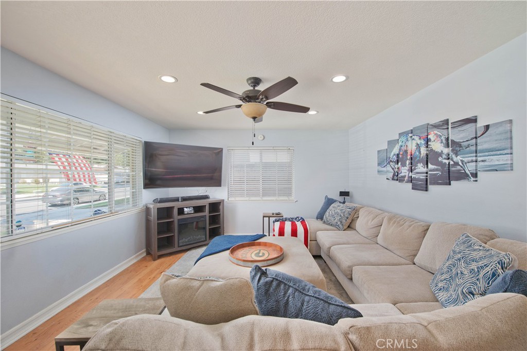 29262 Florabunda Road Canyon Country, CA 91387 - Photo 4 of 27 a living room with furniture kitchen view and a window