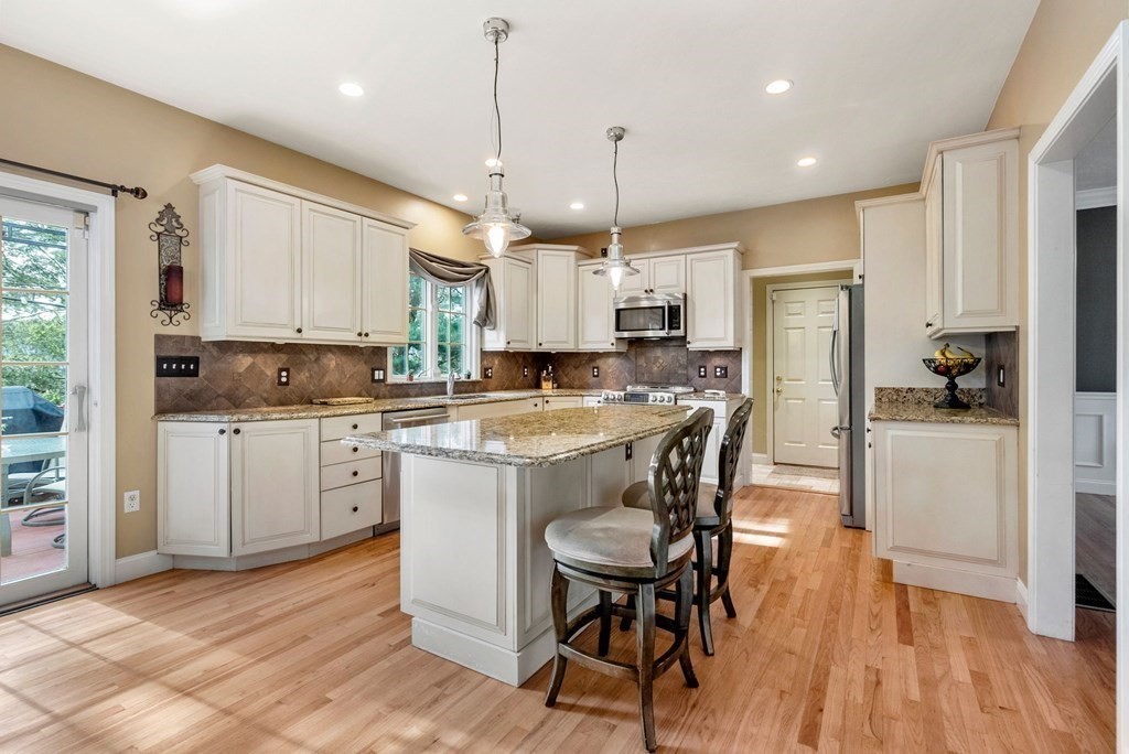 20 Breakneck Hill Road Hopkinton, MA 01748 - Photo 8 of 36 Gallery Image 8