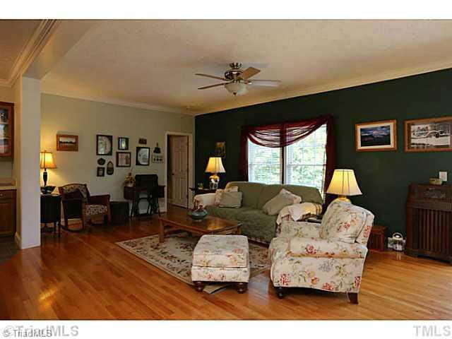 11098 Park Springs Road Ruffin, NC 27326 - Photo 10 of 16 Den/Family/Great Room.