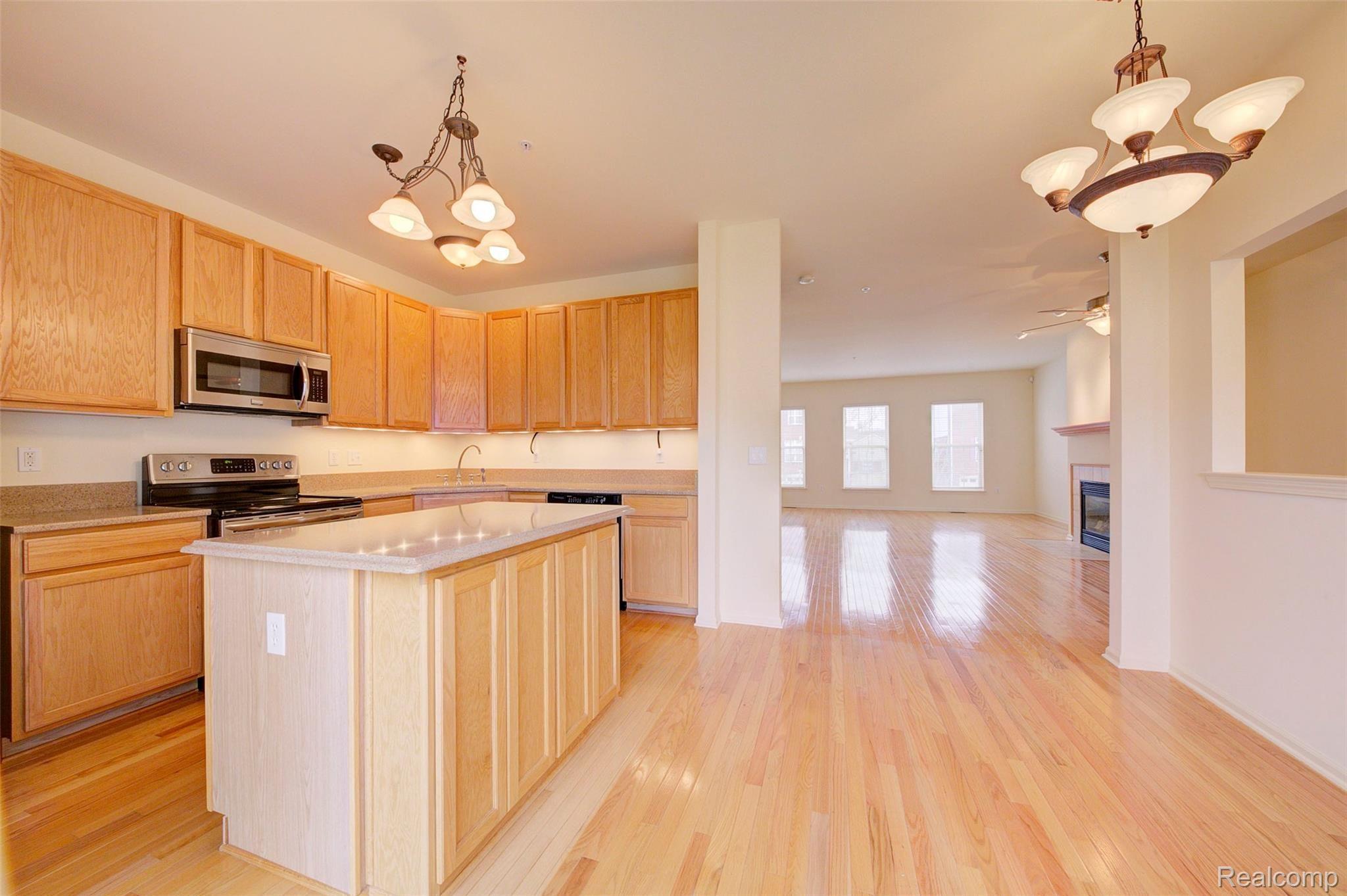 710 Cherry Orchard Road Canton, MI 48188 - Photo 10 of 42 10 Kitchen-Eat In Area.jpg