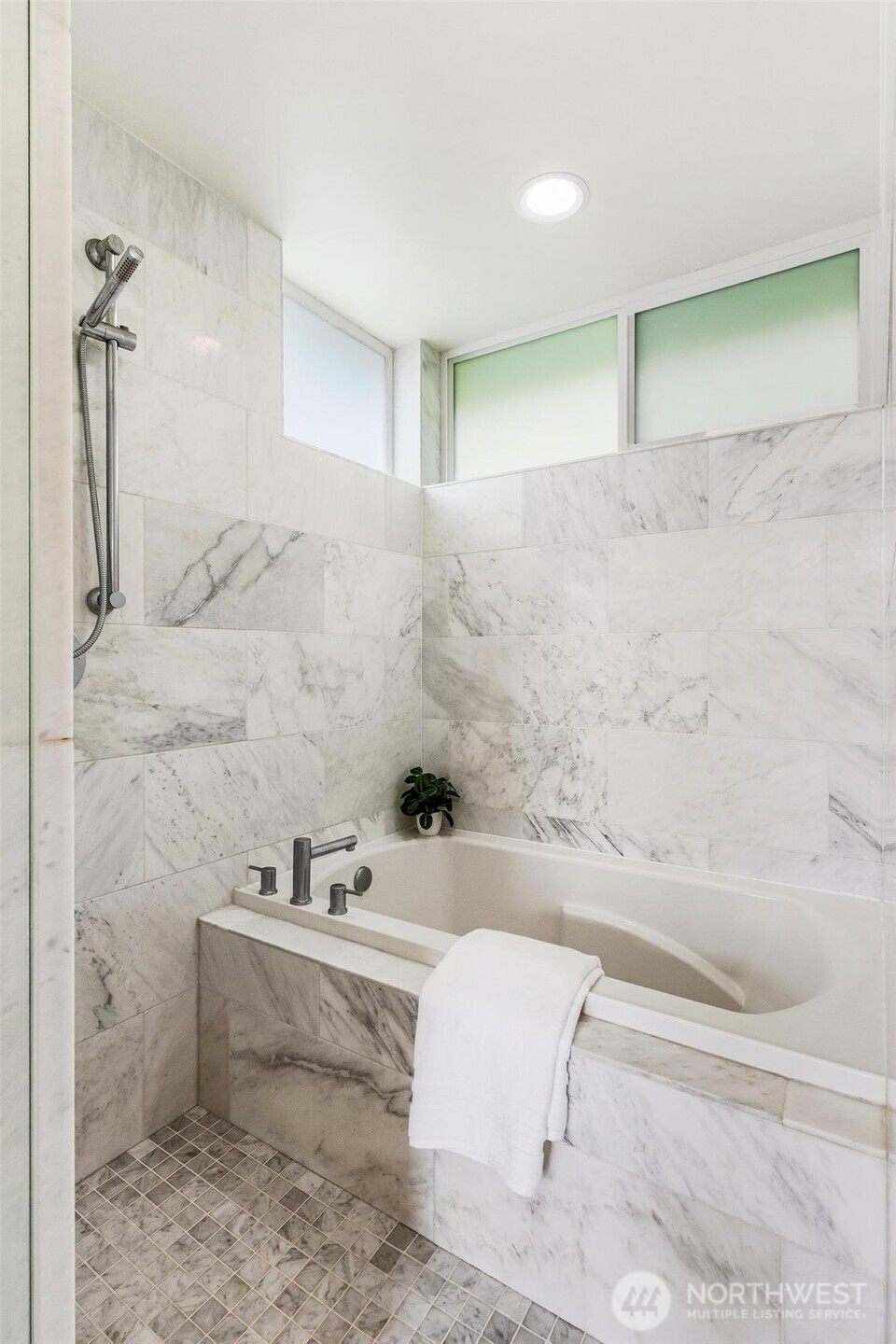 3812 22nd Avenue Southwest Seattle, WA 98106 - Photo 22 of 37