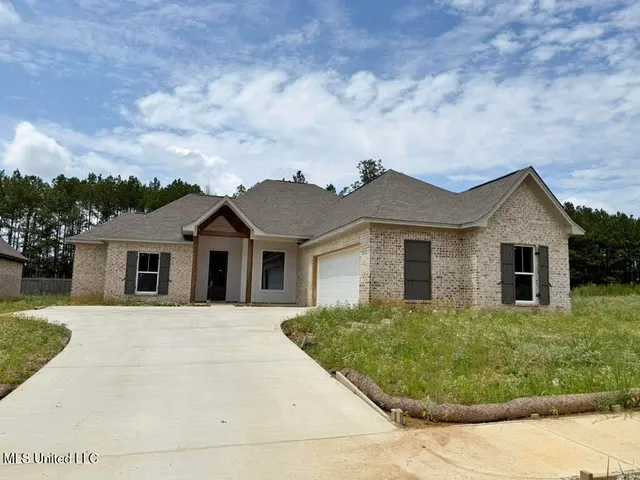 $368,500 | 215 Wethersfield Drive, Florence, MS 39073
