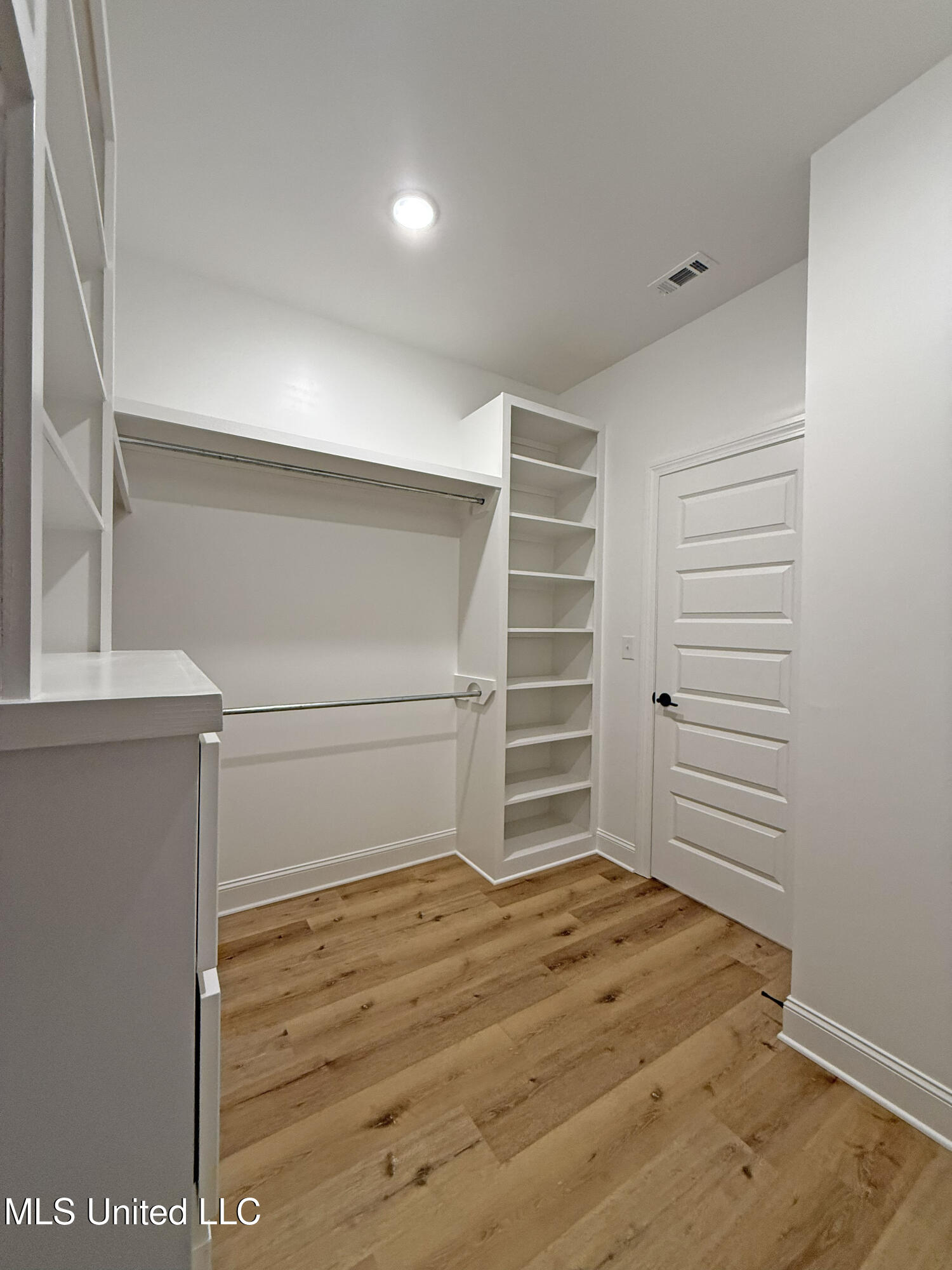 215 Wethersfield Drive Florence, MS 39073 - Photo 15 of 30 IMG_4541