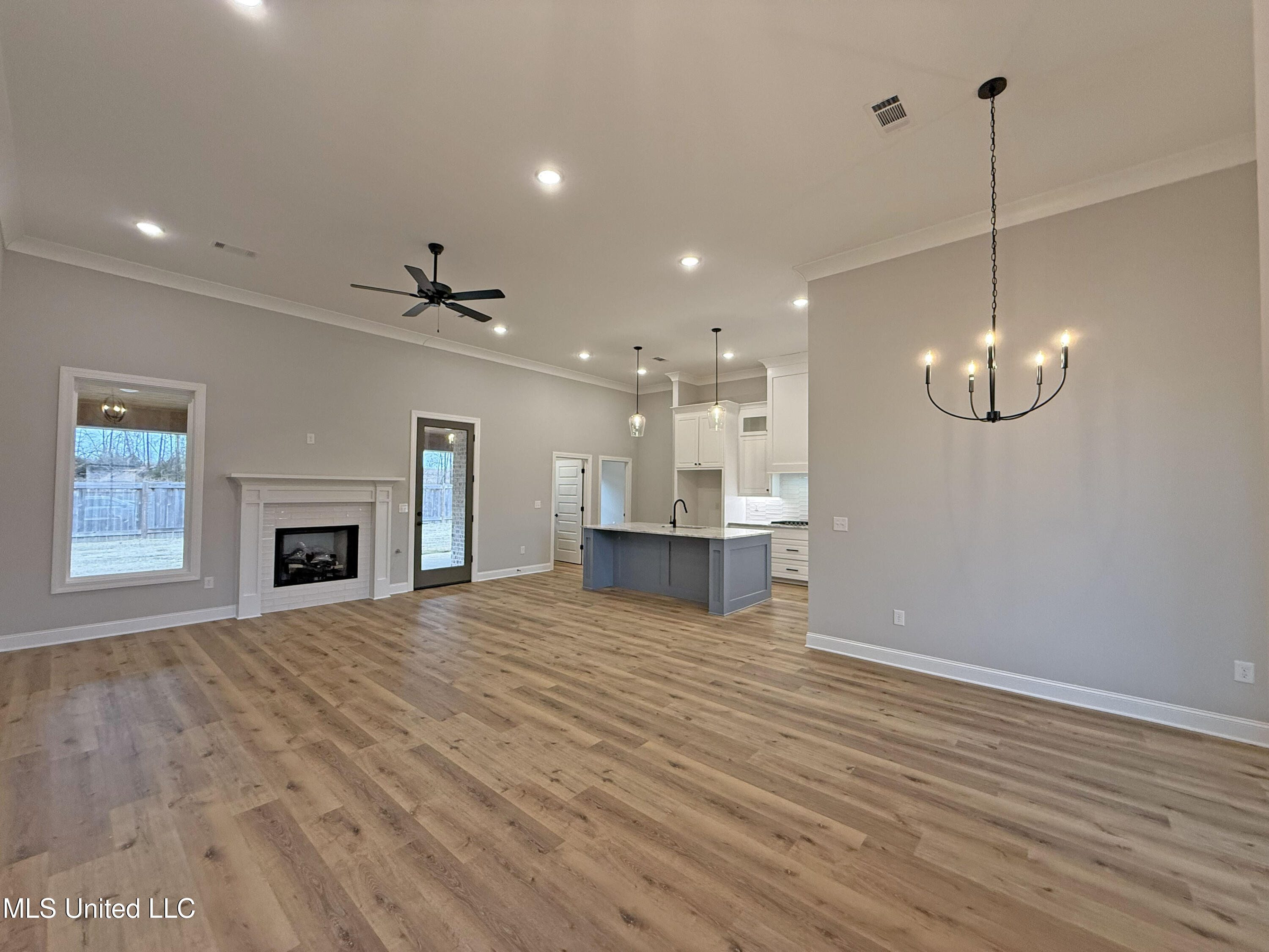 215 Wethersfield Drive Florence, MS 39073 - Photo 2 of 30 IMG_4528