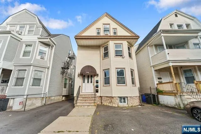 $575,000 | 176 North 16th Street, East Orange, NJ 07017
