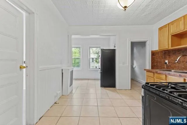 $575,000 | 176 North 16th Street, East Orange, NJ 07017