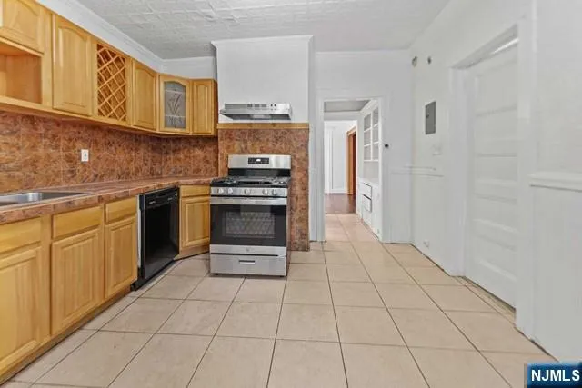 $575,000 | 176 North 16th Street, East Orange, NJ 07017