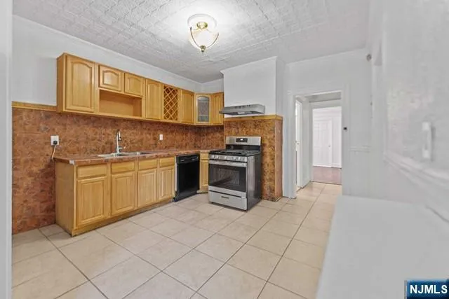 $575,000 | 176 North 16th Street, East Orange, NJ 07017