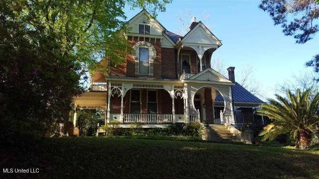 $630,000 | 1016 Main Street, Natchez, MS 39120