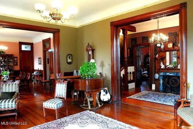 $630,000 | 1016 Main Street, Natchez, MS 39120