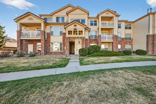 $325,000 | 5733 North Gibralter Way, Unit 3306, Aurora, CO 80019