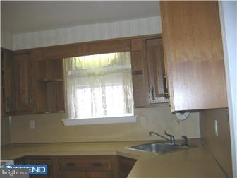 497 Wheatsheaf Road Springfield, PA 19064 - Photo 6 of 12 Kitchen