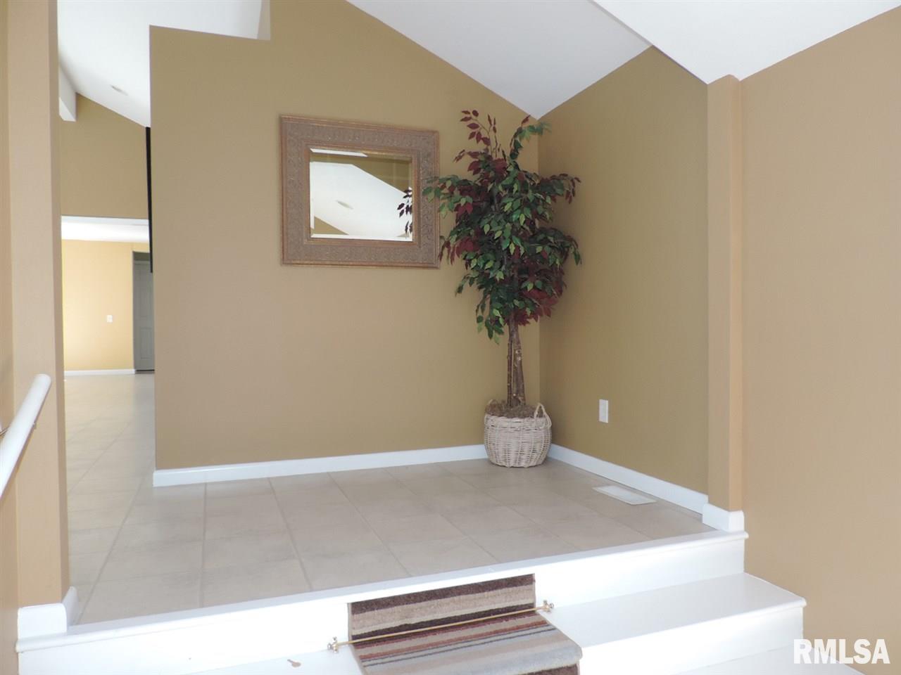 13680 Hurt Road Pekin, IL 61554 - Photo 7 of 31