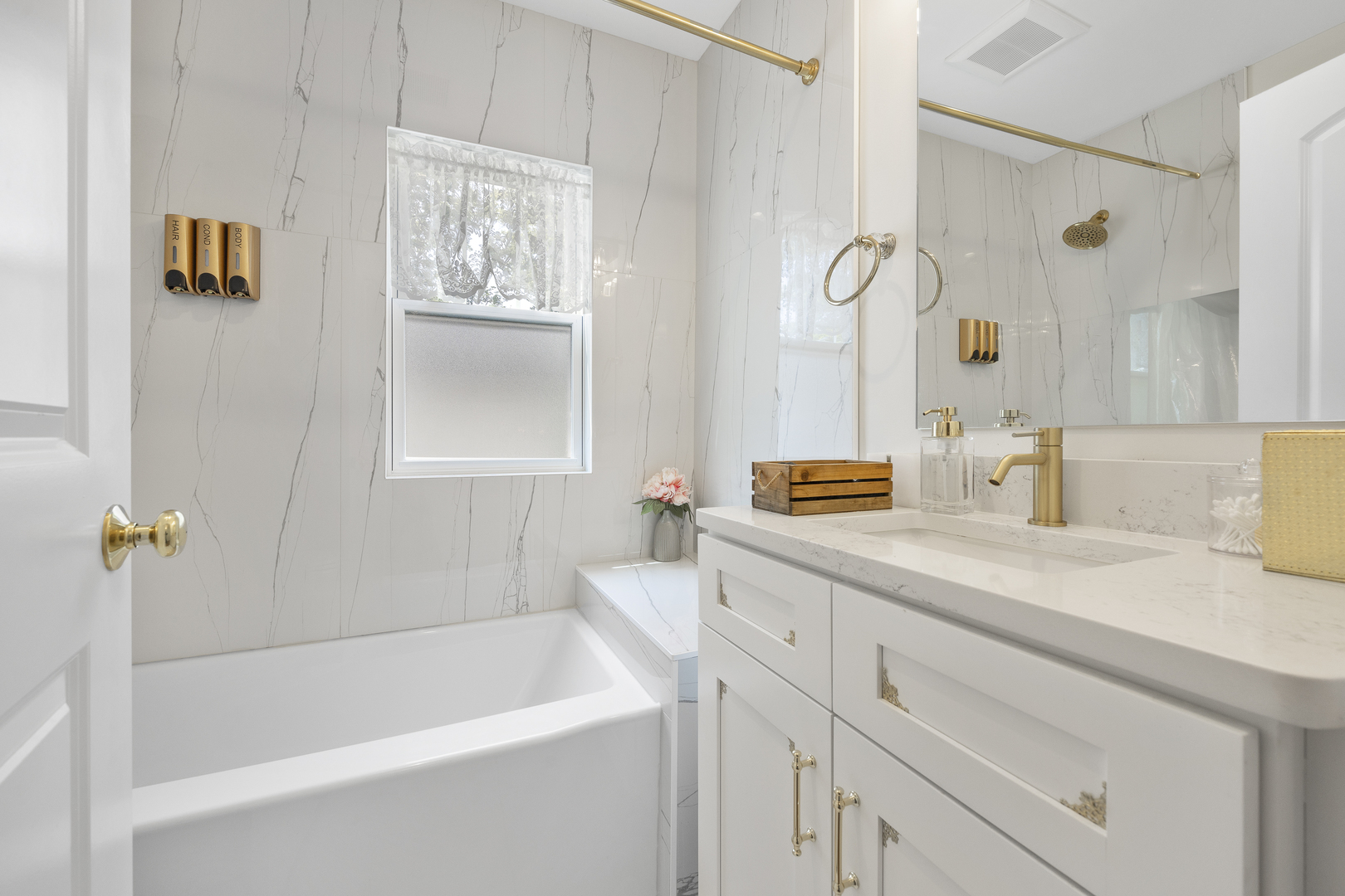 300 Geneva Road Glen Ellyn, IL 60137 - Photo 17 of 41 a bathroom with a tub sink and mirror