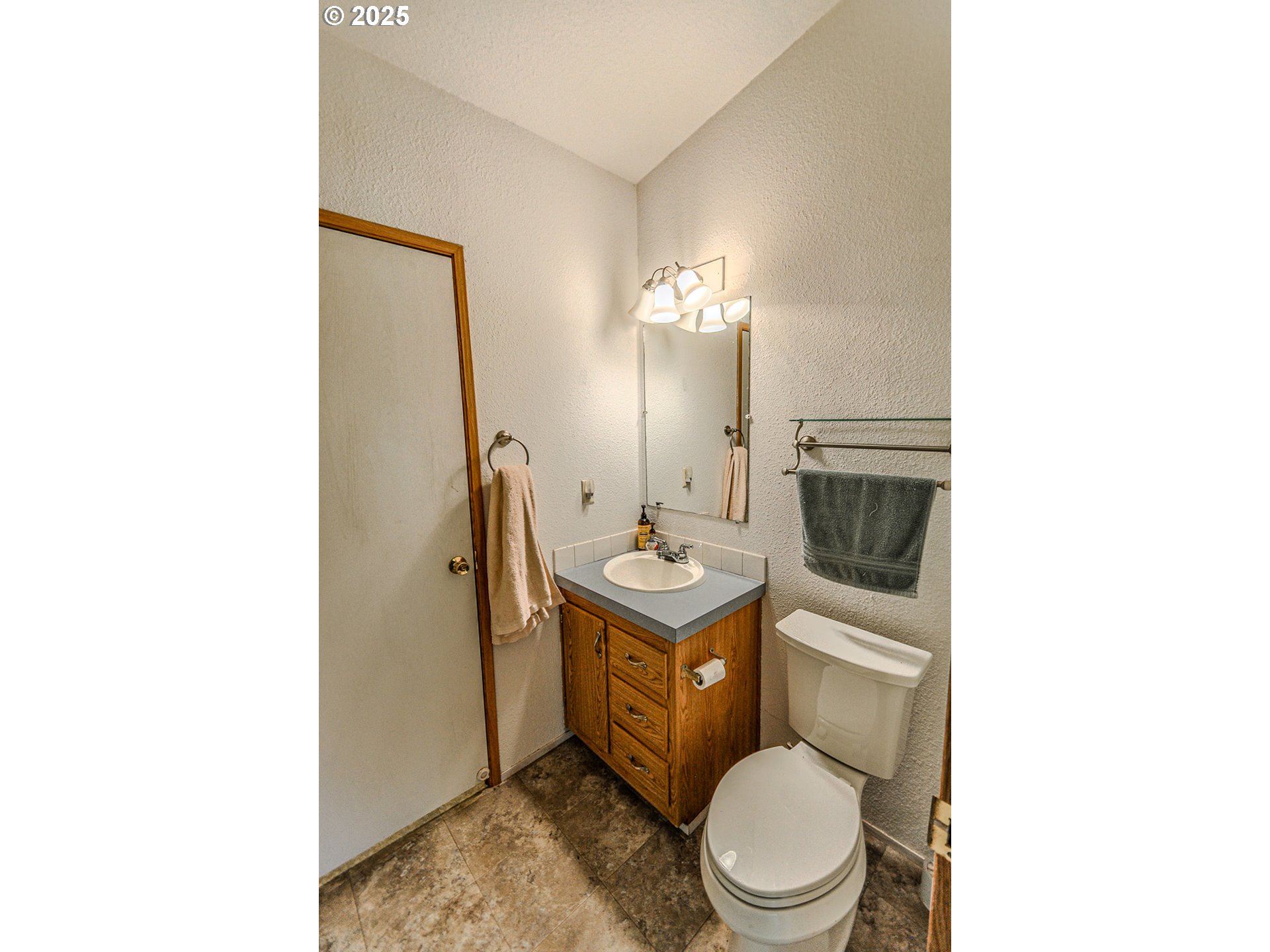 78135 Point Adams Road Clatskanie, OR 97016 - Photo 14 of 46 Bathroom, Attached