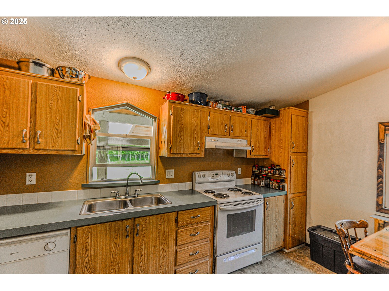 78135 Point Adams Road Clatskanie, OR 97016 - Photo 10 of 46 Kitchen