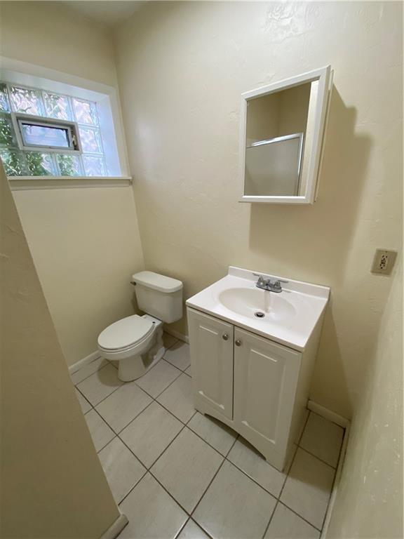 280 Old Lebanon Church Road Pittsburgh, PA 15236 - Photo 15 of 29 a bathroom with a sink and mirror