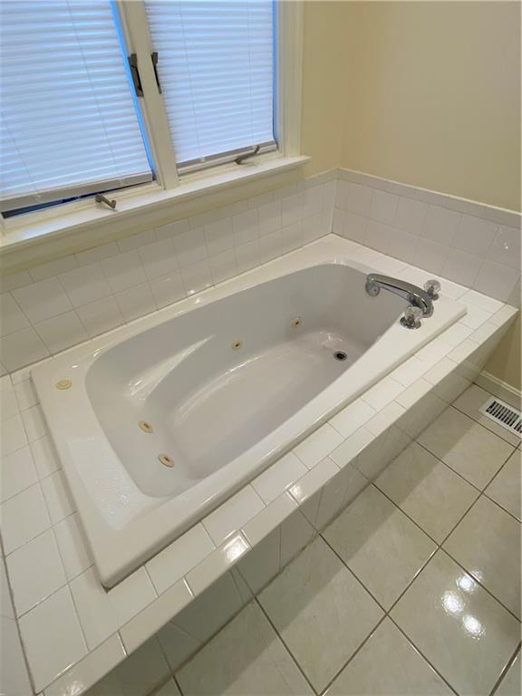 280 Old Lebanon Church Road Pittsburgh, PA 15236 - Photo 8 of 29 a bathroom with a bathtub