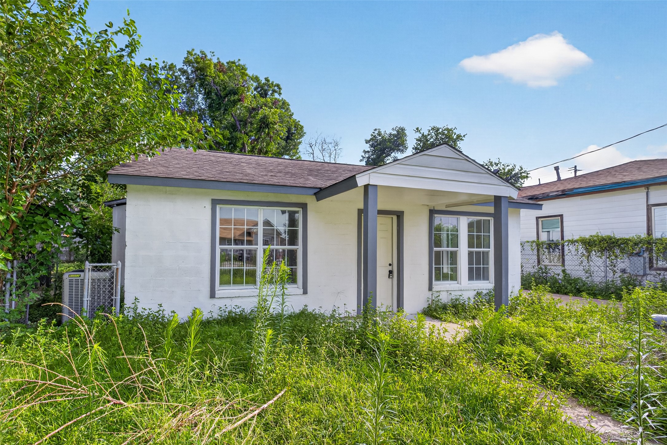 4715 Engleford Street Houston, TX 77026 - Photo 2 of 33