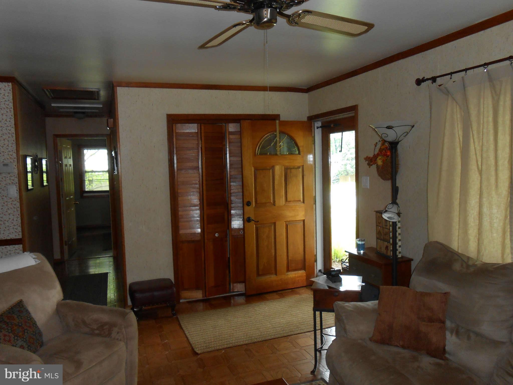 5407 Juliet Street Springfield, VA 22151 - Photo 3 of 27 Family Room