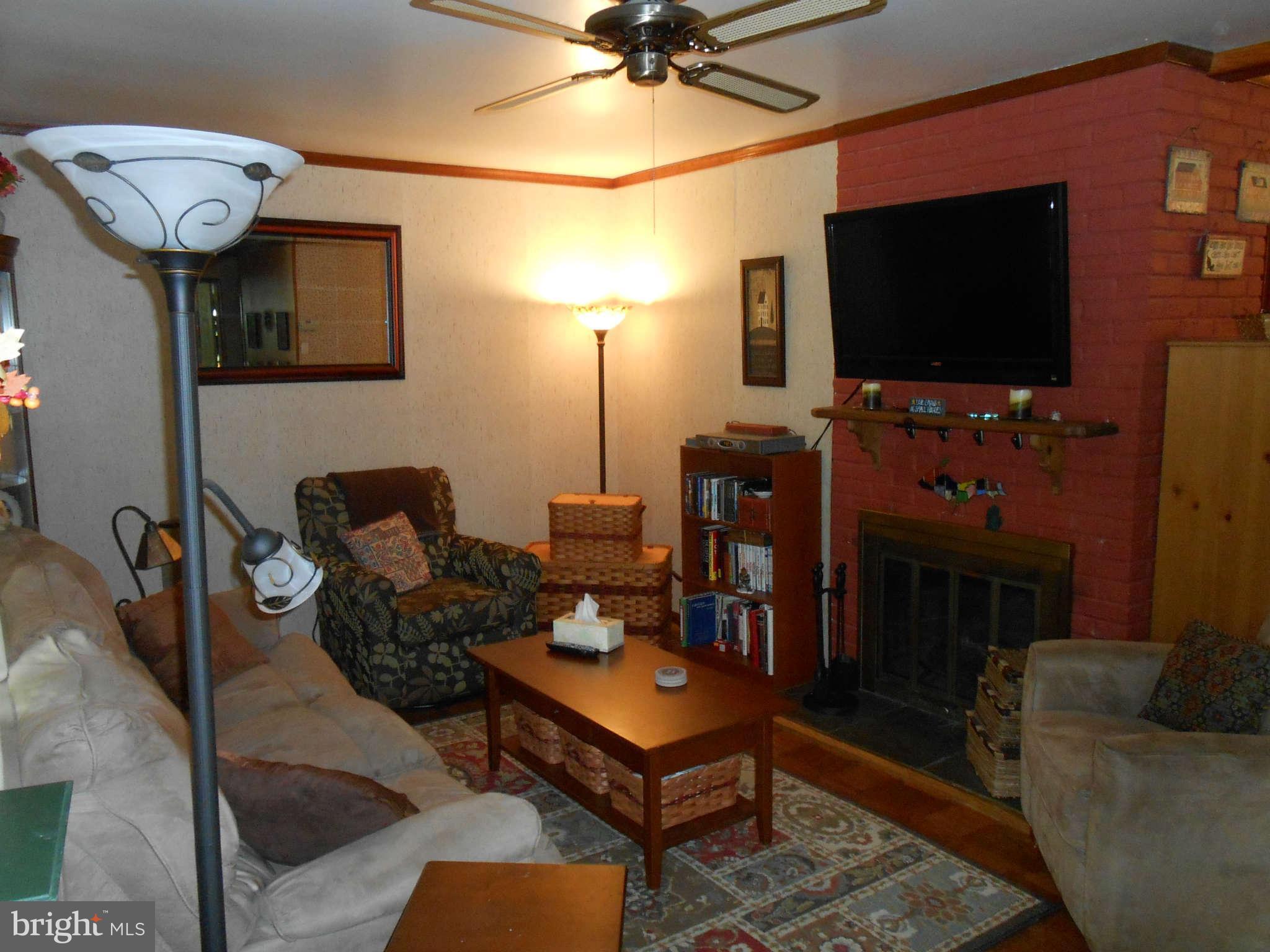 5407 Juliet Street Springfield, VA 22151 - Photo 6 of 27 family room