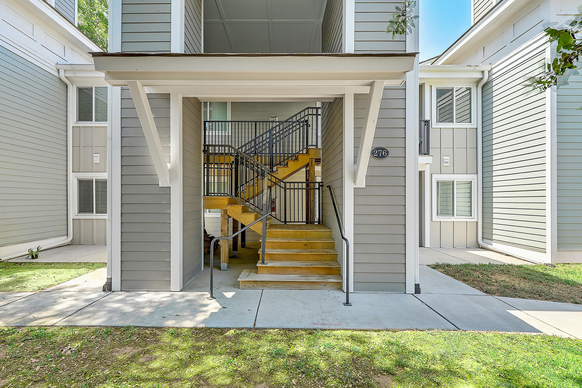 276 Alexandra Drive, Unit 12 Mount Pleasant, SC 29464 - Photo 3 of 26 1R3A3982_3_4_5_6_7_8