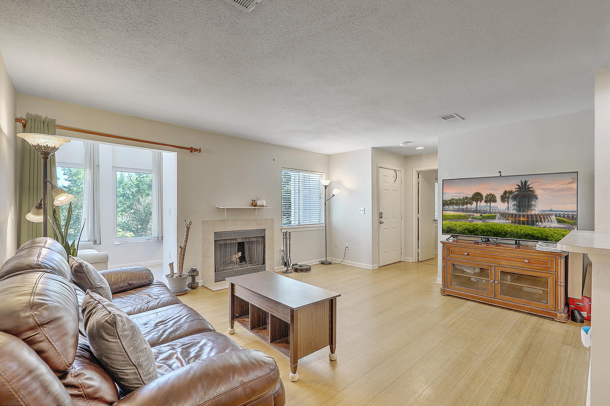 276 Alexandra Drive, Unit 12 Mount Pleasant, SC 29464 - Photo 4 of 26 1R3A4010_1_2_3_4_5_6