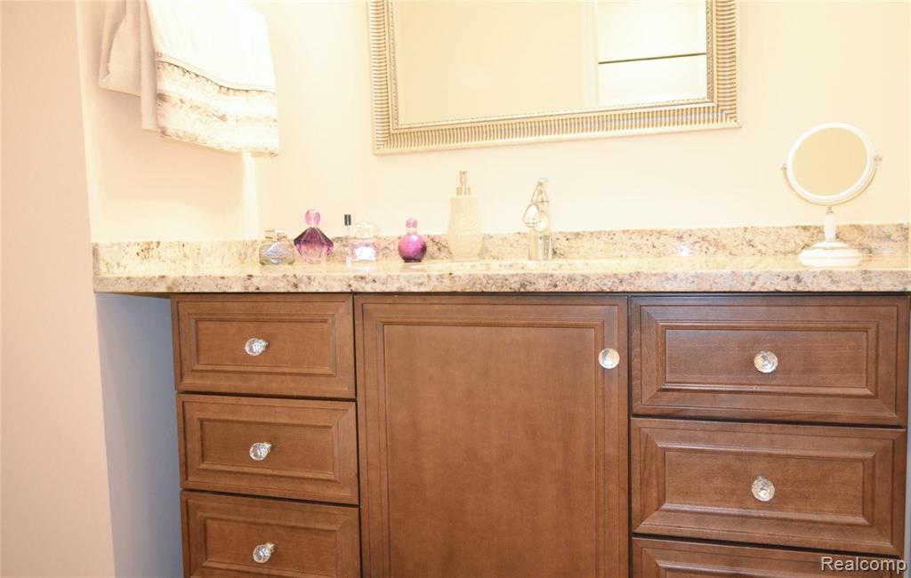 29602 Middlebelt Road, Unit 2801 Farmington Hills, MI 48334 - Photo 22 of 42