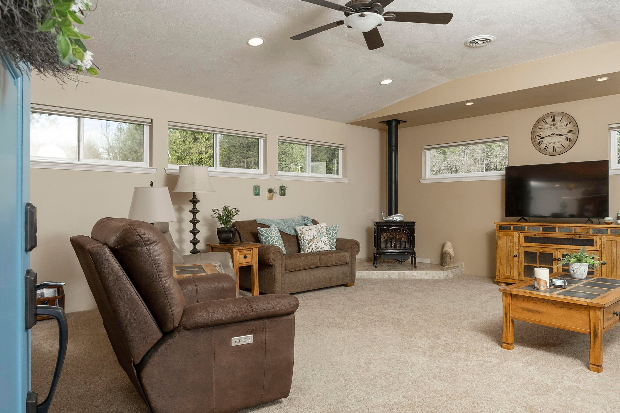 15902 Water Gap Road Williams, OR 97544 - Photo 13 of 67 13