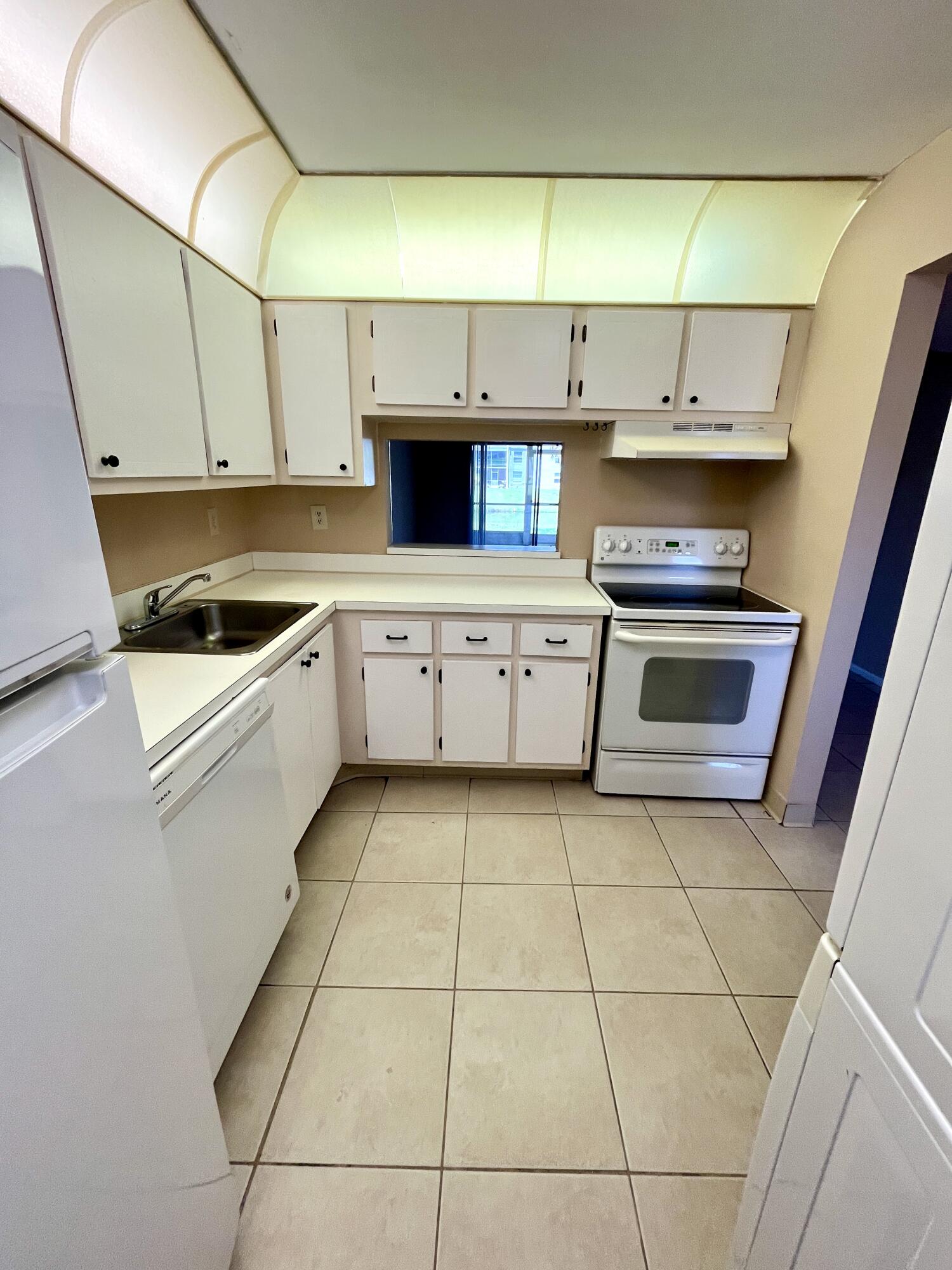 2500 Fiore Way, Unit 1110 Delray Beach, FL 33445 - Photo 2 of 21 IMG_2985