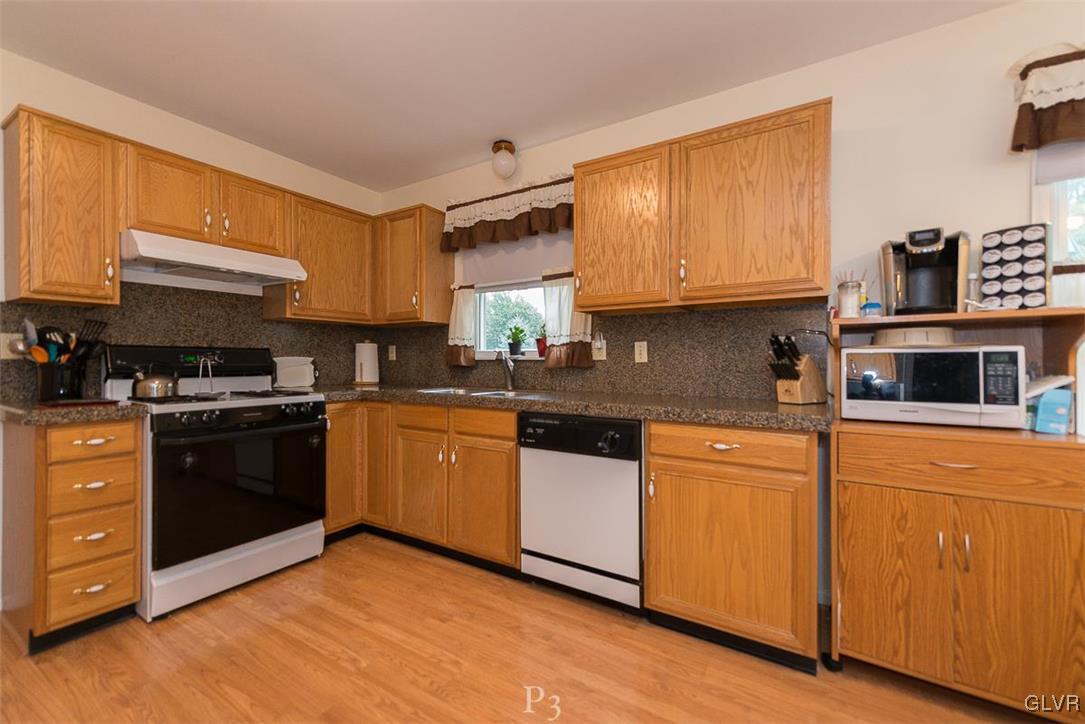 306 Farmview Road Nazareth, PA 18064 - Photo 5 of 19 Kitchen with granite countertops & backsplash