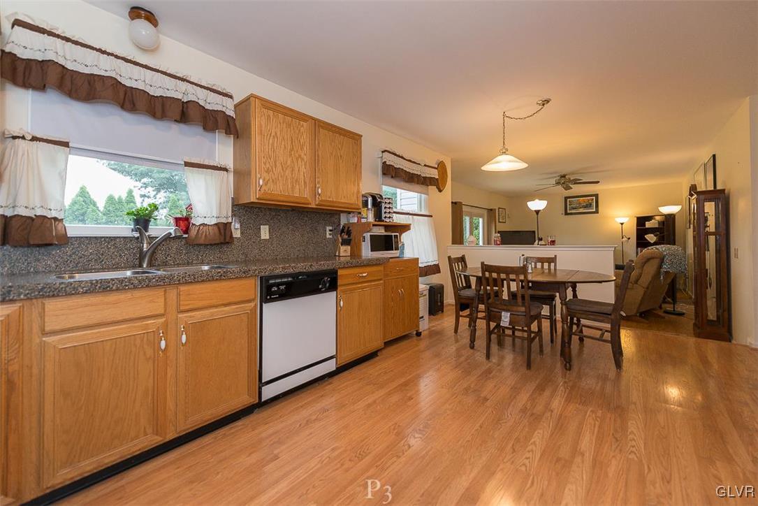 306 Farmview Road Nazareth, PA 18064 - Photo 6 of 19 Kitchen & eating area