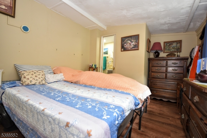 435 Northern Parkway Ridgewood, NJ 07450 - Photo 9 of 22 a bedroom with a bed and a cabinets