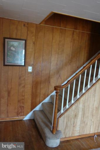 3306 Sollers Point Road Dundalk, MD 21222 - Photo 2 of 17 Staircase
