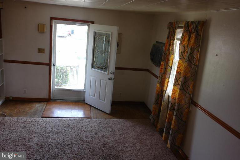 3306 Sollers Point Road Dundalk, MD 21222 - Photo 12 of 17 Living Room