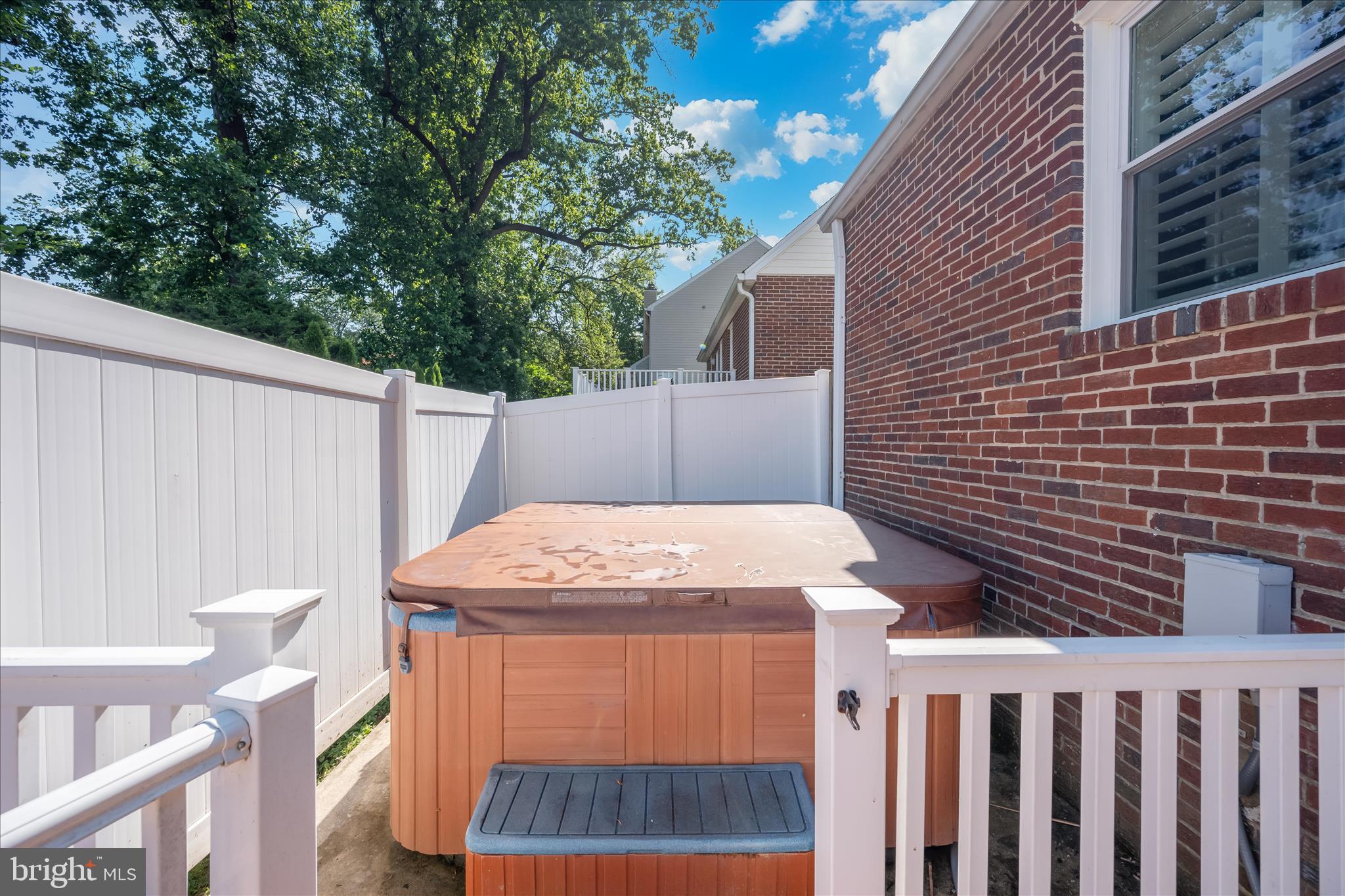 2021 Lansdowne Way Silver Spring, MD 20910 - Photo 48 of 64 Jacuzzi