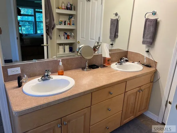$595,500 | 674 Katie Court, Ammon, ID 83406
