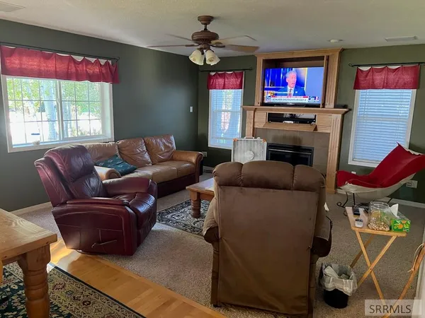 $595,500 | 674 Katie Court, Ammon, ID 83406