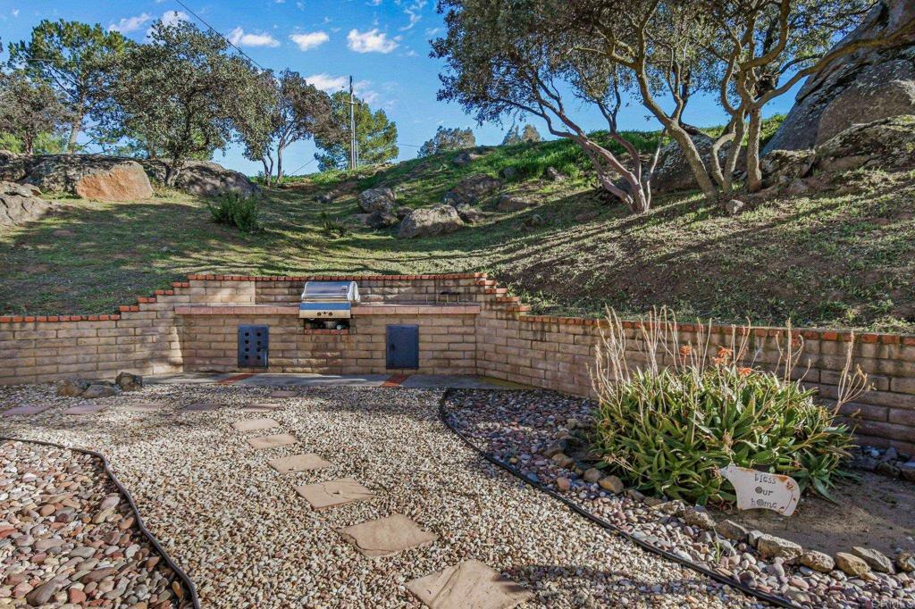 2157 Via Dieguenos Alpine, CA 91901 - Photo 25 of 31