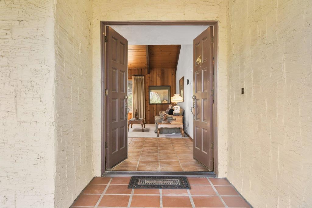 2157 Via Dieguenos Alpine, CA 91901 - Photo 4 of 31