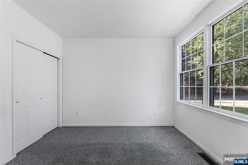 34 Spring Hollow Road Old Tappan, NJ 07675 - Photo 18 of 32