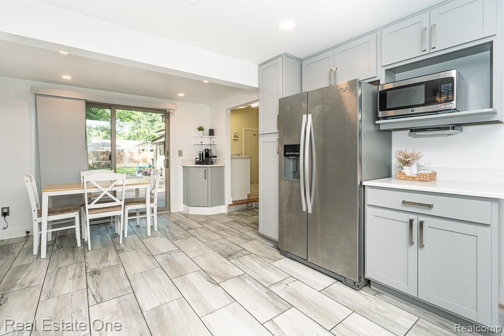2460 Emmons Avenue Rochester Hills, MI 48307 - Photo 12 of 45