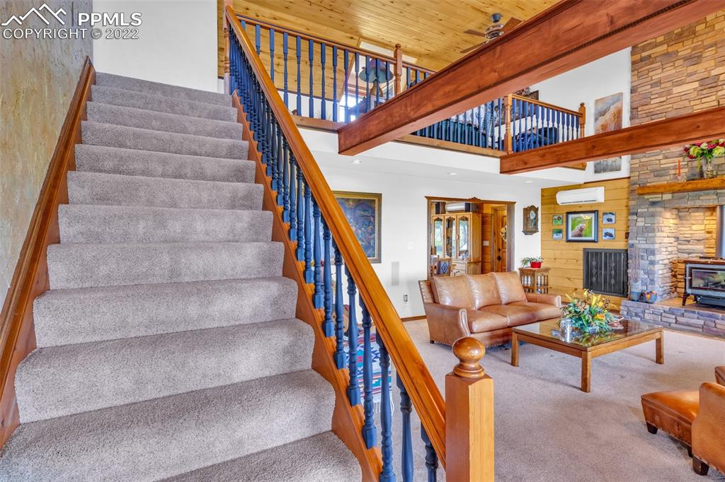 620 Crestview Drive Florence, CO 81226 - Photo 21 of 49 a view of entryway livingroom and hall