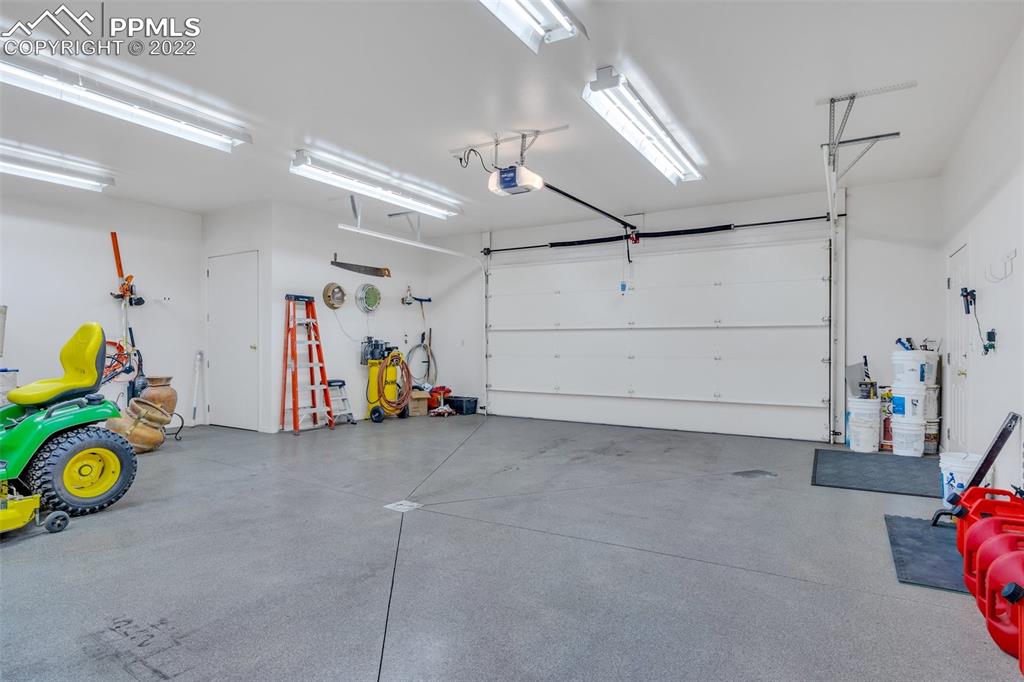 620 Crestview Drive Florence, CO 81226 - Photo 46 of 49 a view of garage